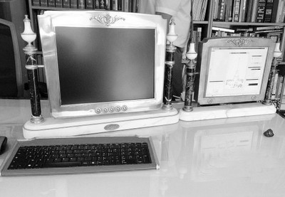 包層純皮鑲道金邊 電腦也走‘帝王風’